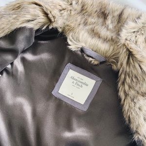 Abercrombie & Fitch Jackets & Coats - Abercrombie & Fitch - Faux Fur Vest Abercrombie & Fitch Jackets & Coats - Abercrombie & Fitch - Faux Fur Vest